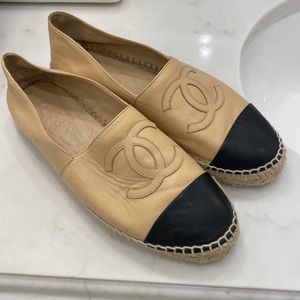 Chanel Espadrilles Beige & Black 39. Only worn a few times! In great condition!